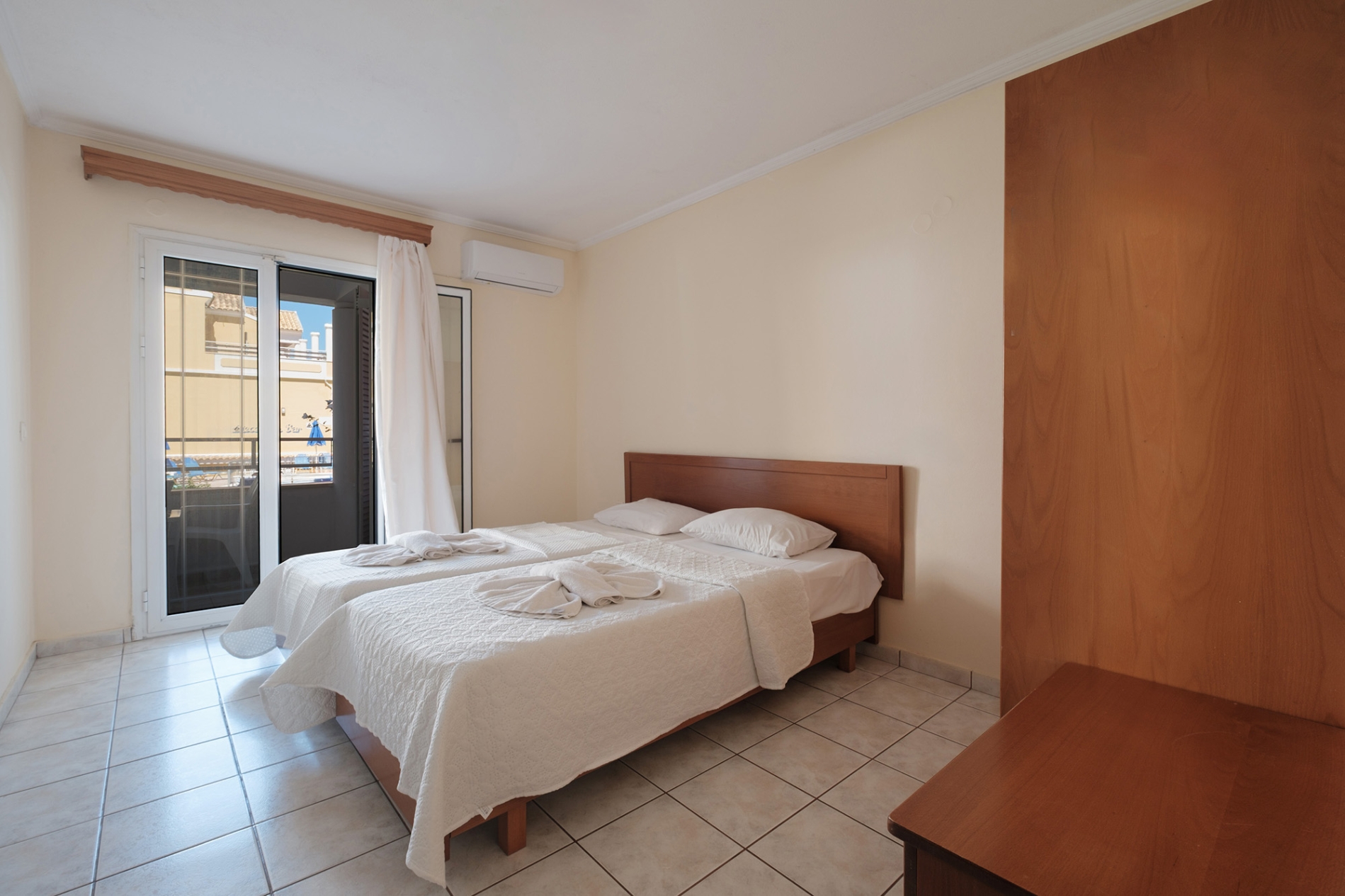 Tiara Holidays - Paradise Hotel Apartments Sidari - 2 Bedroom Apartment - bedroom 2